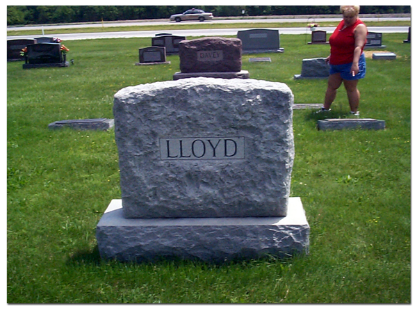 Lloyd_Tombstone